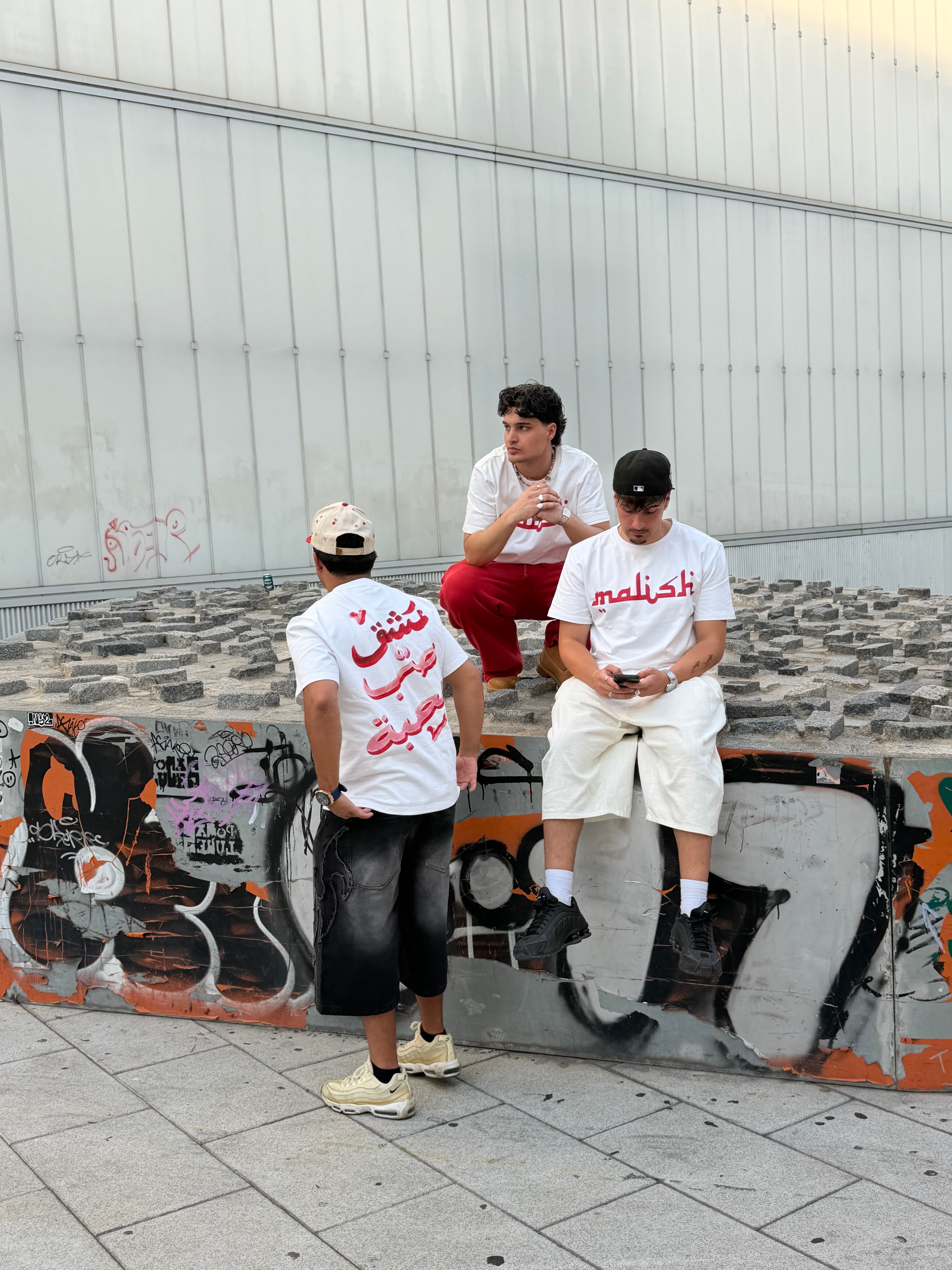 SCRIPT TEE